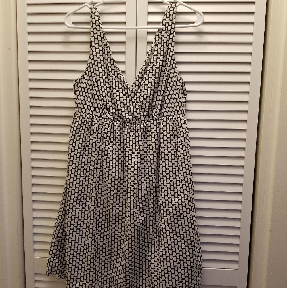 Old Navy Black and White Empire dress with pockets